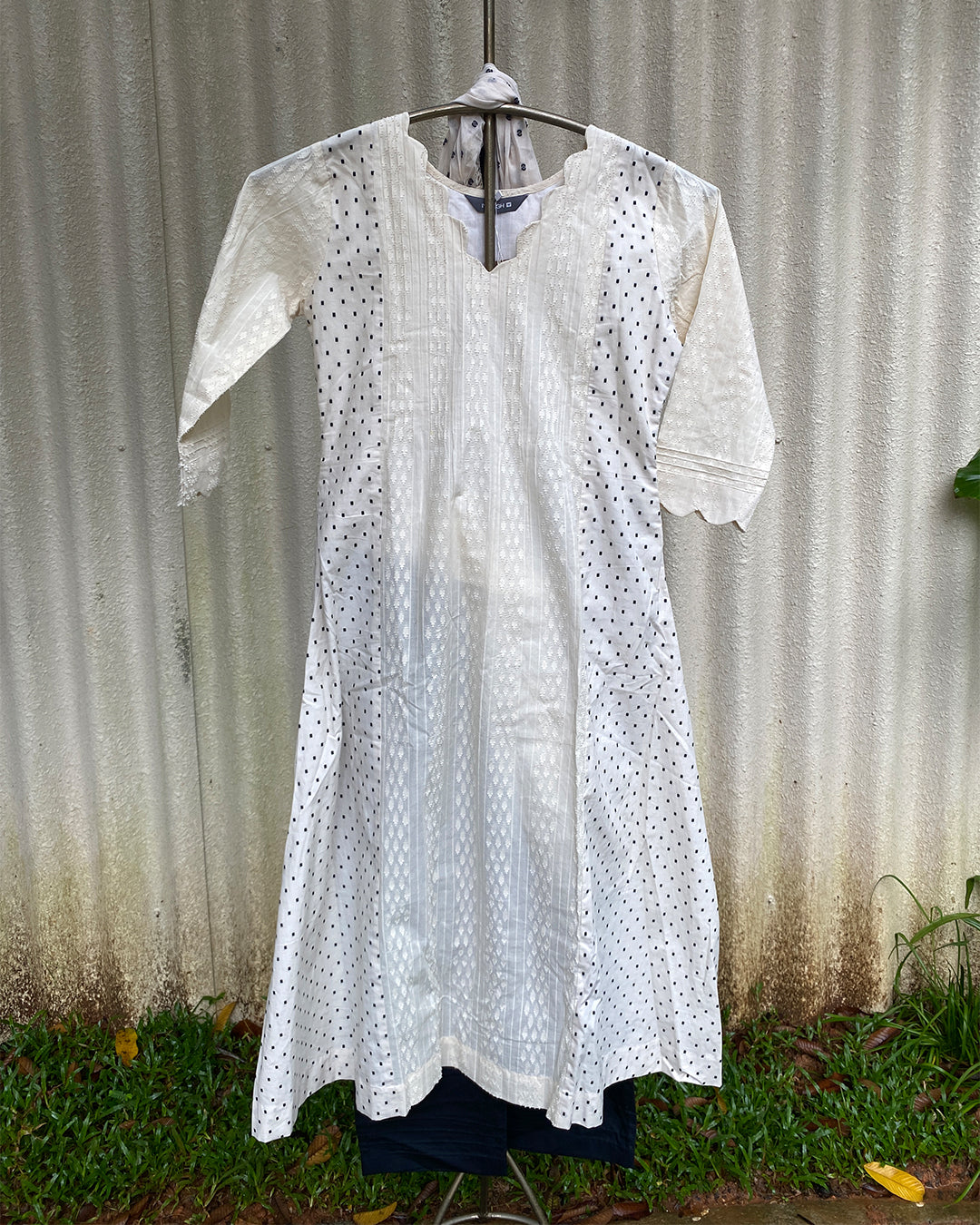 MyHof Off-White Suit Set With Black Dobby Dots In Cotton