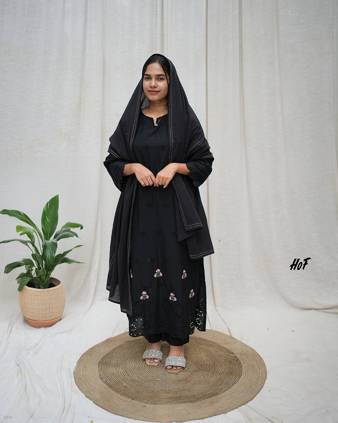 MyHof Black Suit Set With Floral Embroidery In Cotton Hakoba