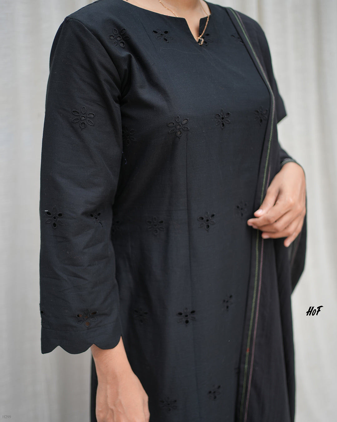 MyHof Black Suit Set With Floral Embroidery In Cotton Hakoba