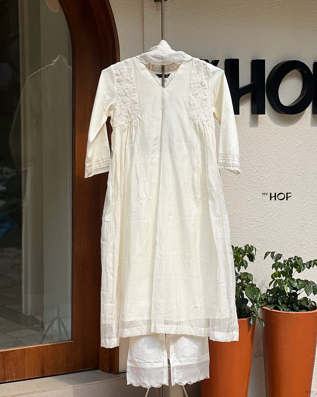 MY HOF Off White Suit Set With Organza Butta Dupatta In Mul Chanderi