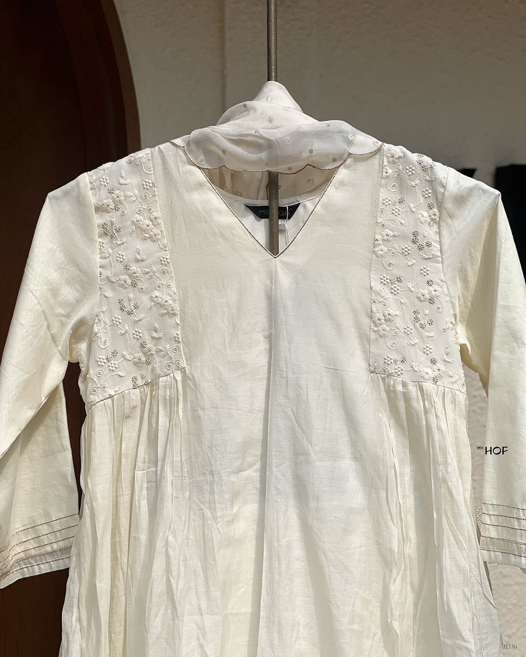 MY HOF Off White Suit Set With Organza Butta Dupatta In Mul Chanderi