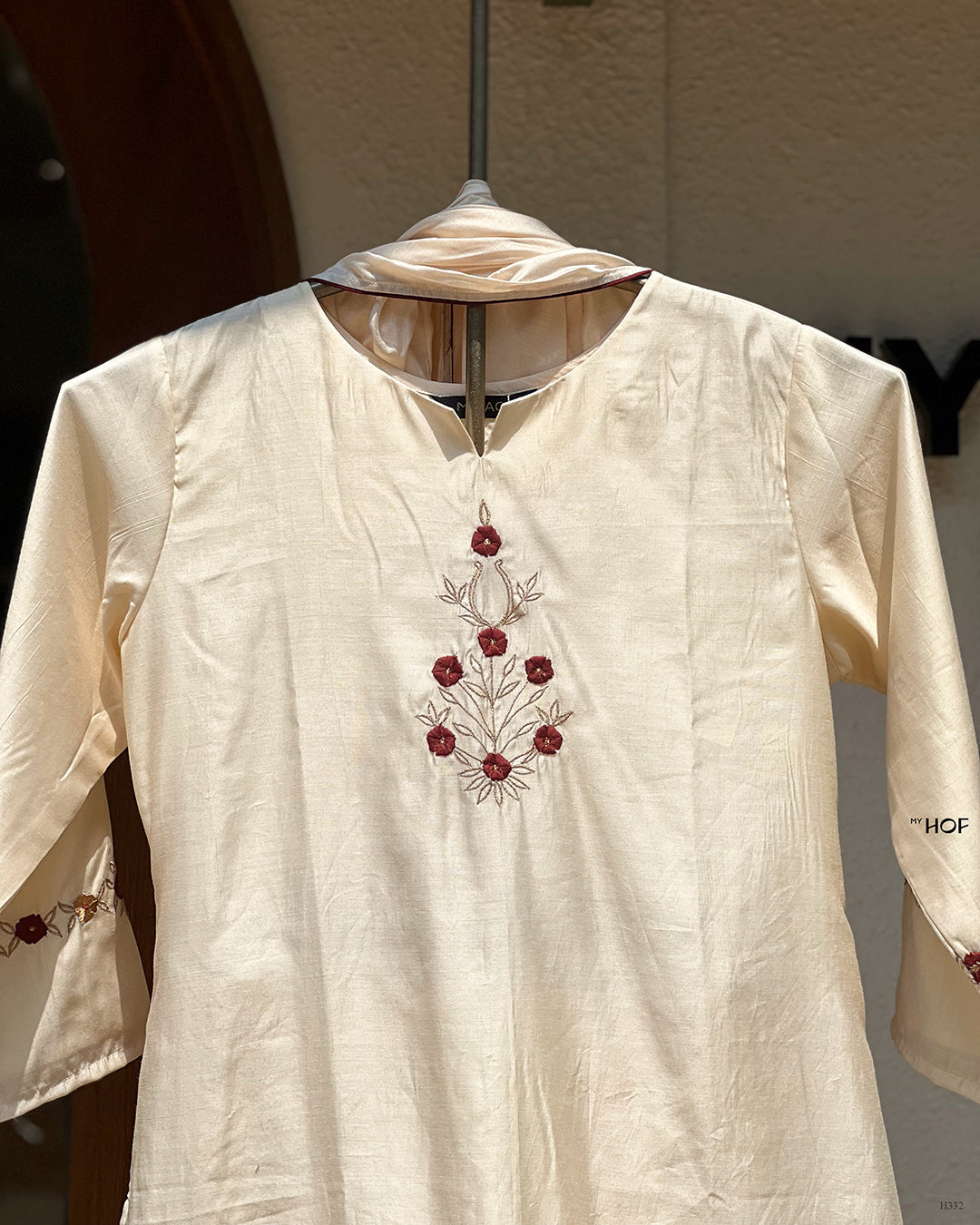 MY HOF Cream Suit Set With Floral Embroidery In Glass Chanderi