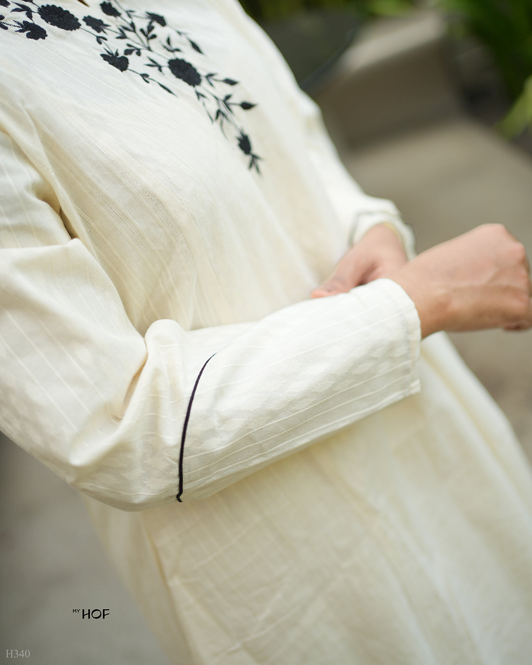 MY HOF Off White Suit Set With Black Floral Embroidery In Cotton