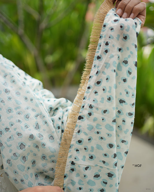 MY HOF Off White Suit Set With Floral Embroidery In Cotton