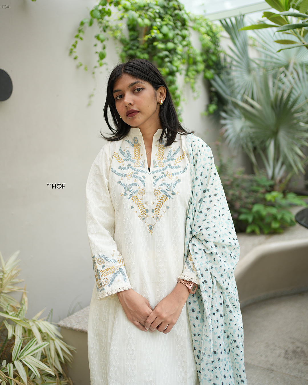 MY HOF Off White Suit Set With Floral Embroidery In Cotton