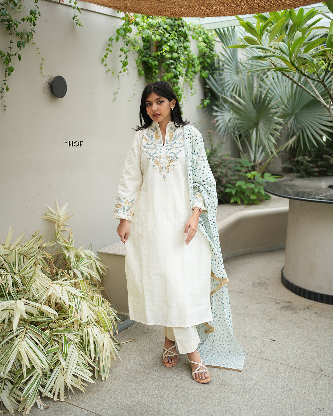 MY HOF Off White Suit Set With Floral Embroidery In Cotton