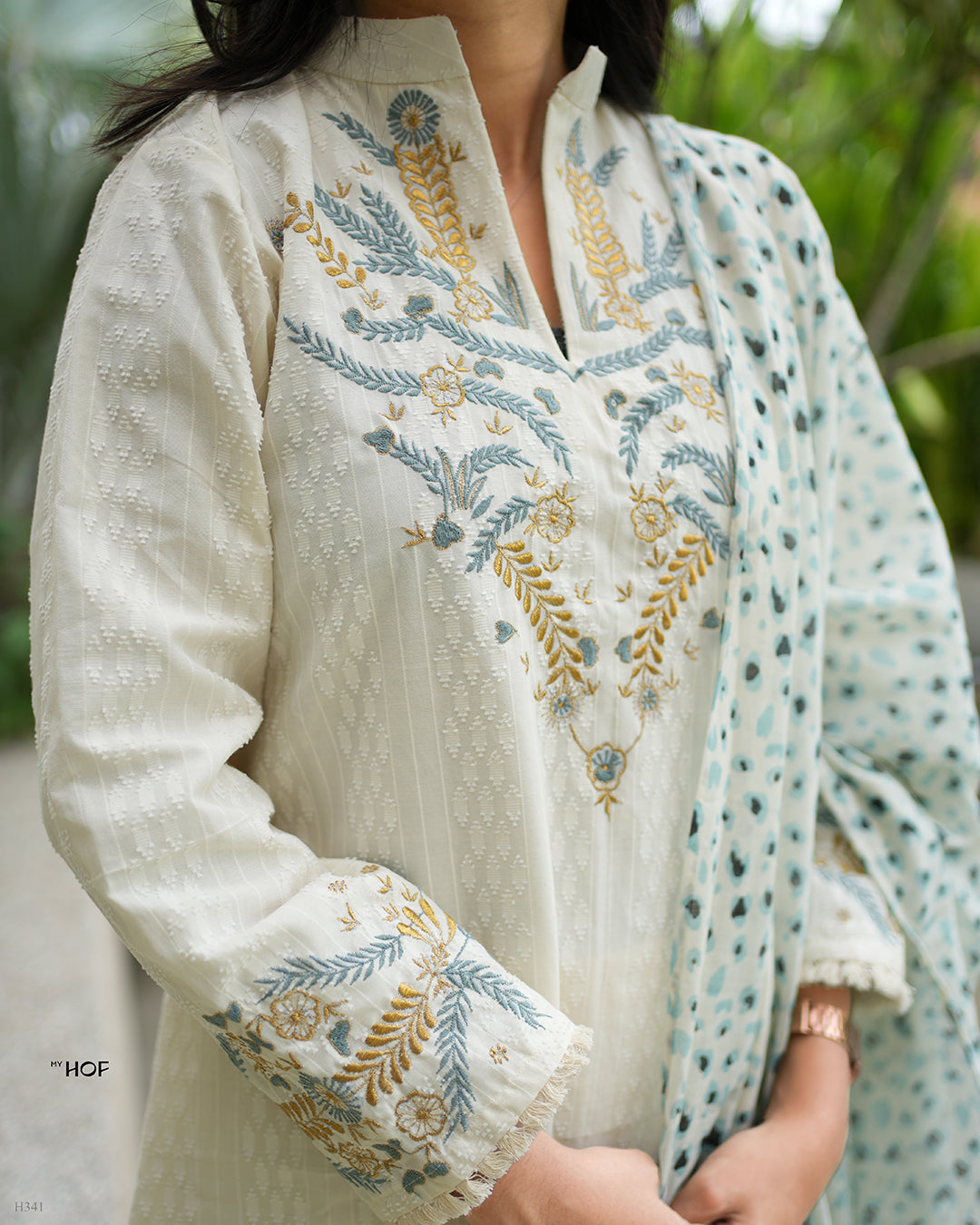 MY HOF Off White Suit Set With Floral Embroidery In Cotton