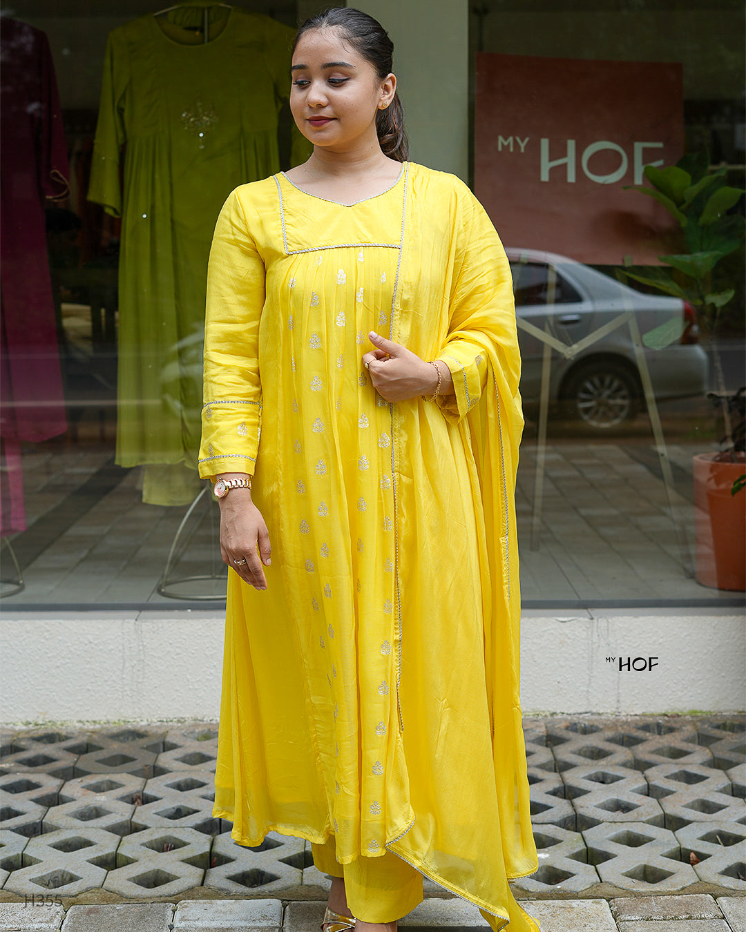 MY HOF Yellow Suit Set With Golden Motives In Crepe