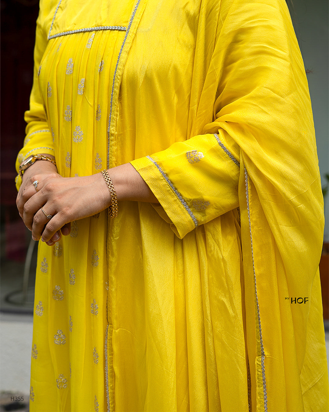 MY HOF Yellow Suit Set With Golden Motives In Crepe