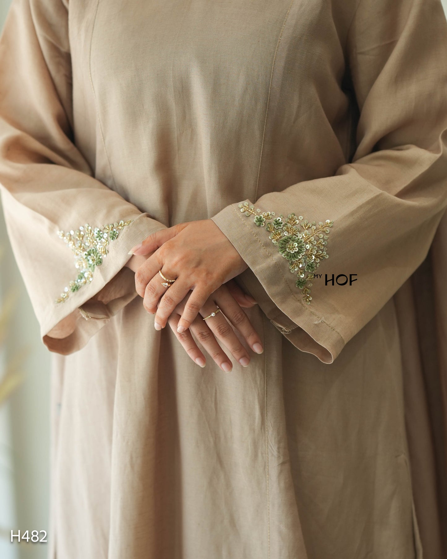 MY HOF Ivory Suit Set With Floral Hand Embroidery In Linen