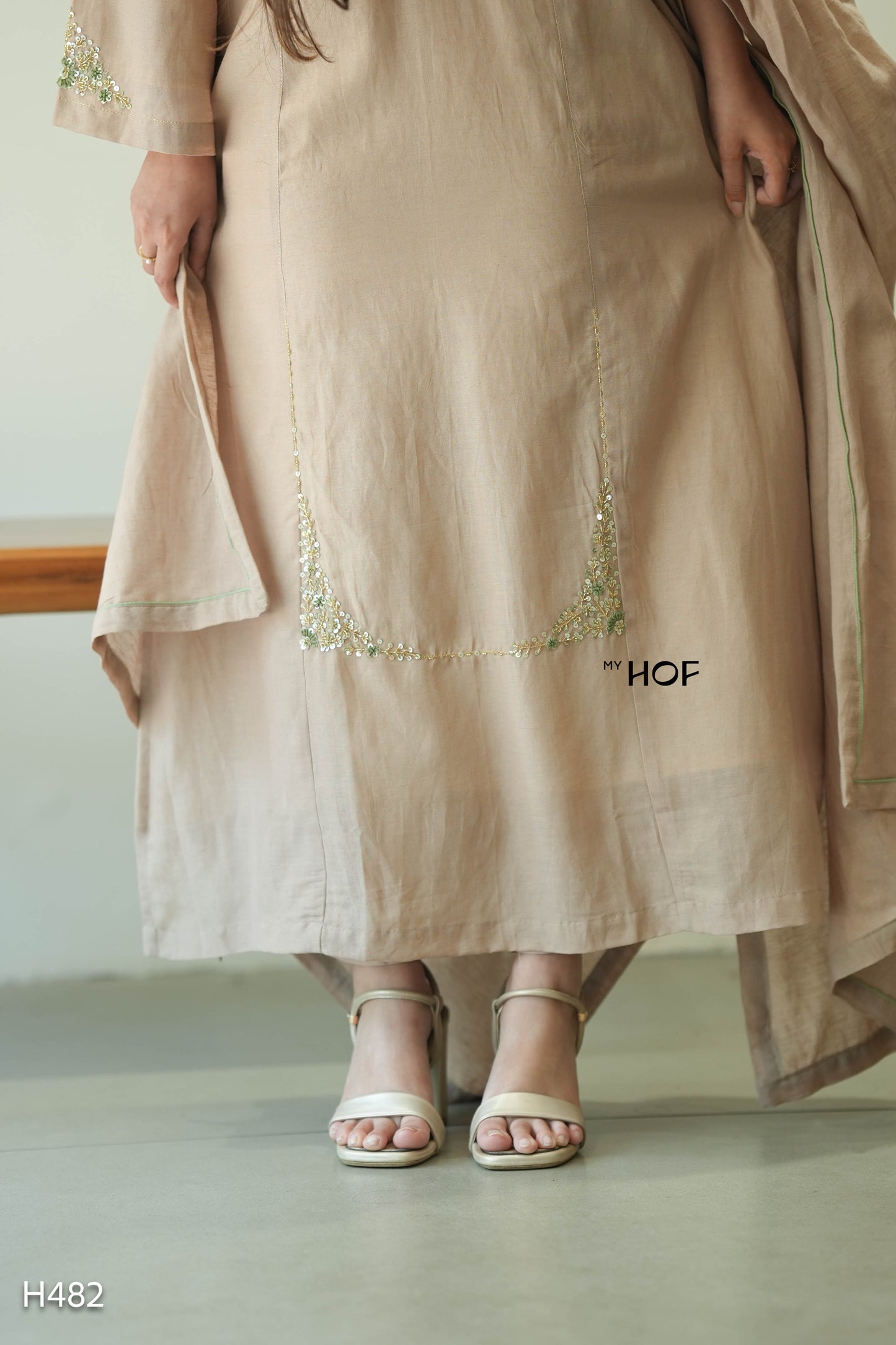 MY HOF Ivory Suit Set With Floral Hand Embroidery In Linen