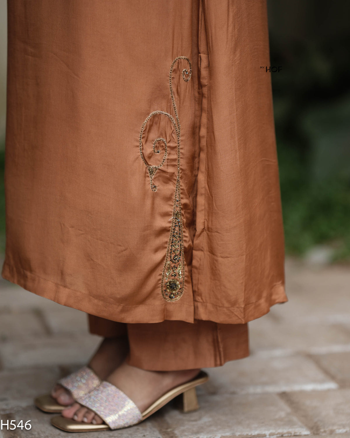 MY HOF Camel Brown Suit Set With Hand Embroidery In Muslin(H546)