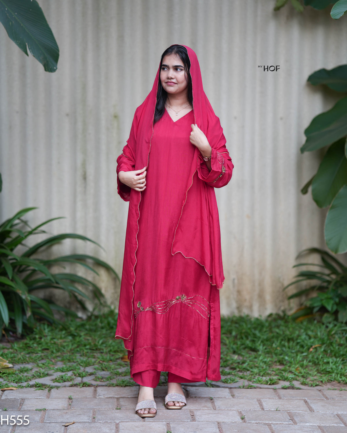 MyHof Rani Red Suit Set With Hand Embroidery In Crepe (H555)