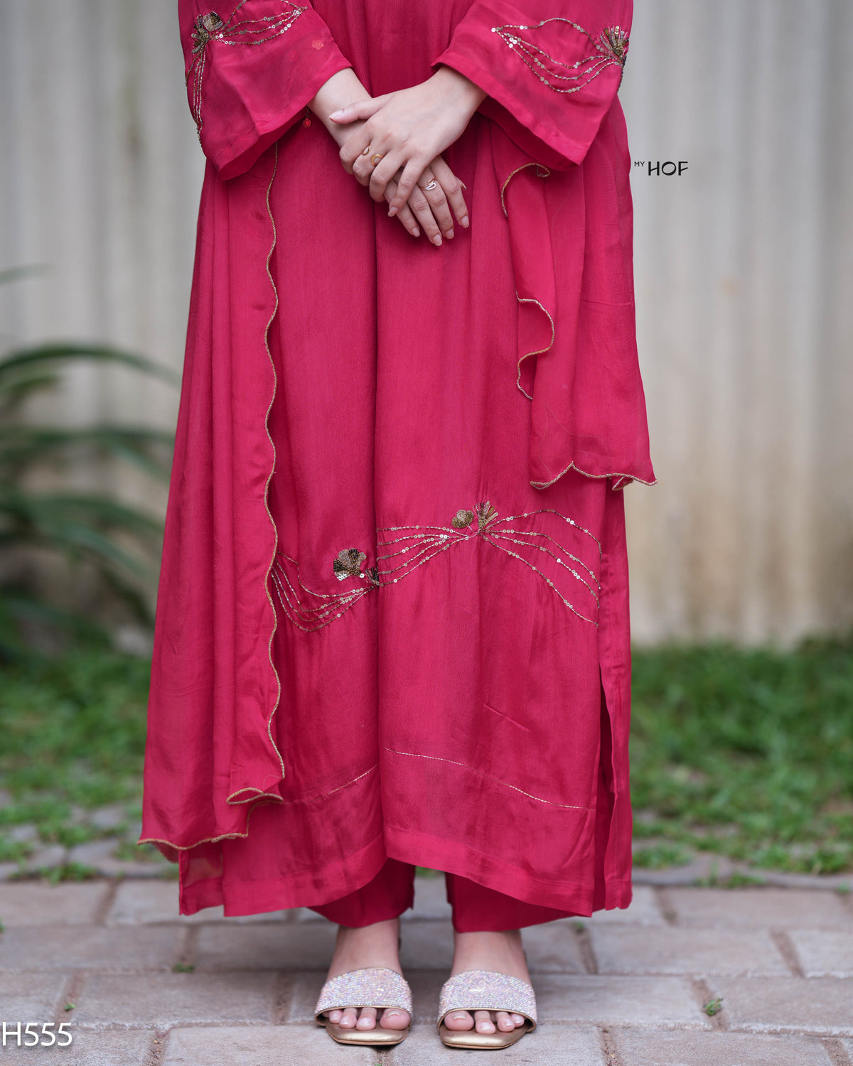 MyHof Rani Red Suit Set With Hand Embroidery In Crepe (H555)