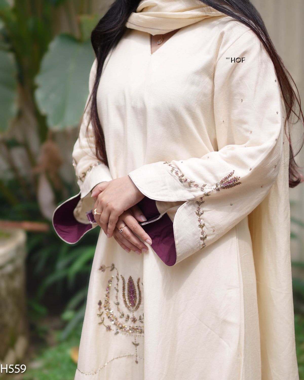 MyHof Off White Suit Set With Hand Embroidery In Linen (H559)