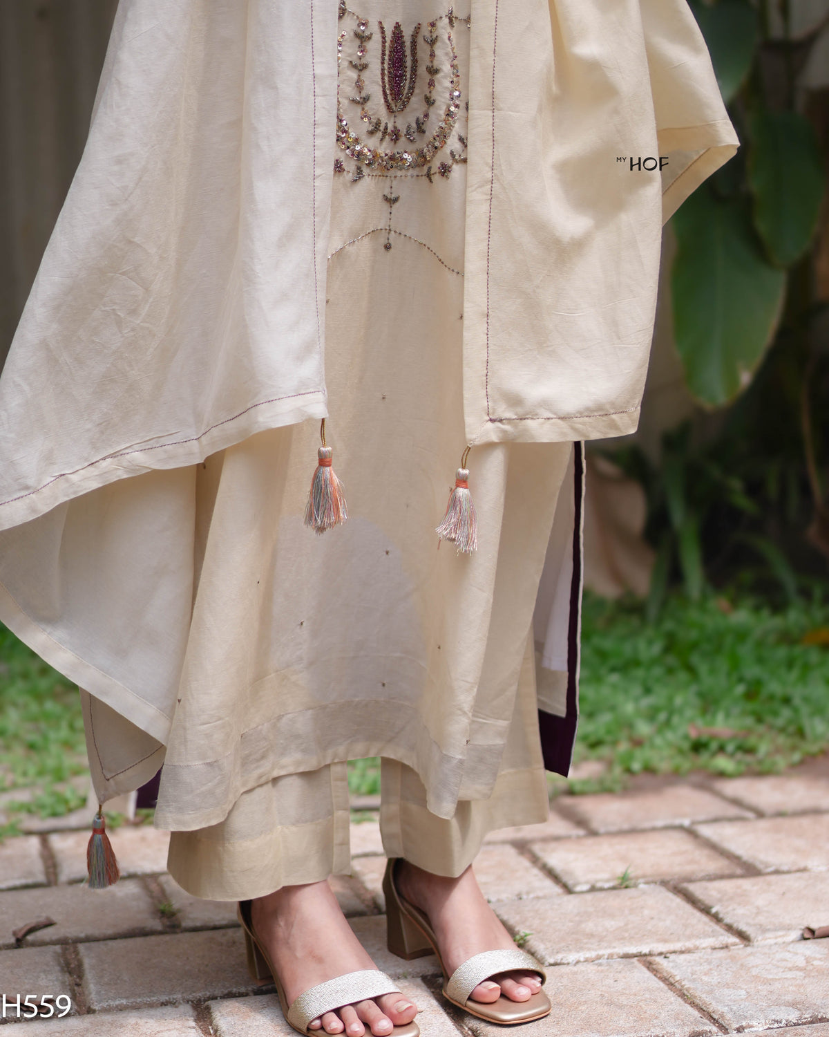 MyHof Off White Suit Set With Hand Embroidery In Linen (H559)
