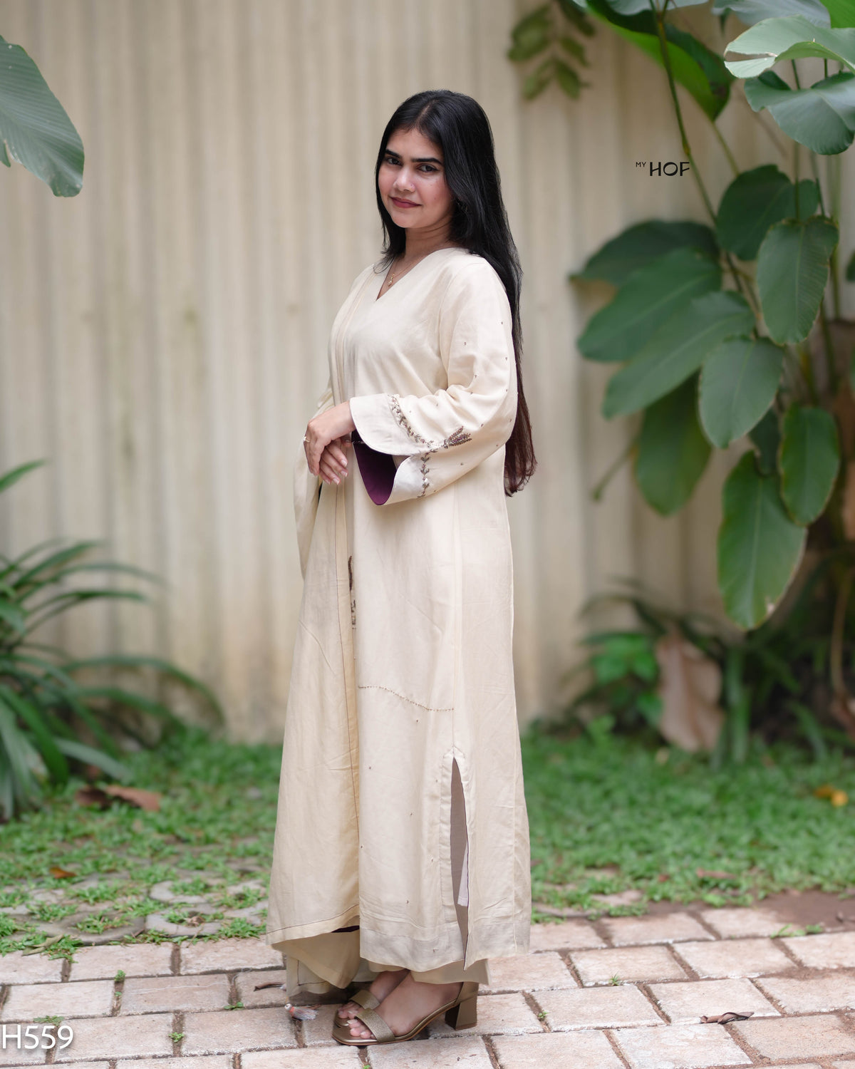 MyHof Off White Suit Set With Hand Embroidery In Linen (H559)